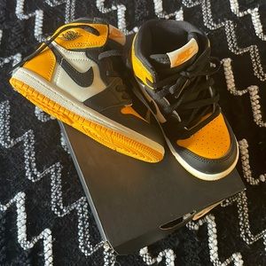 Never worn !! Good condition . !